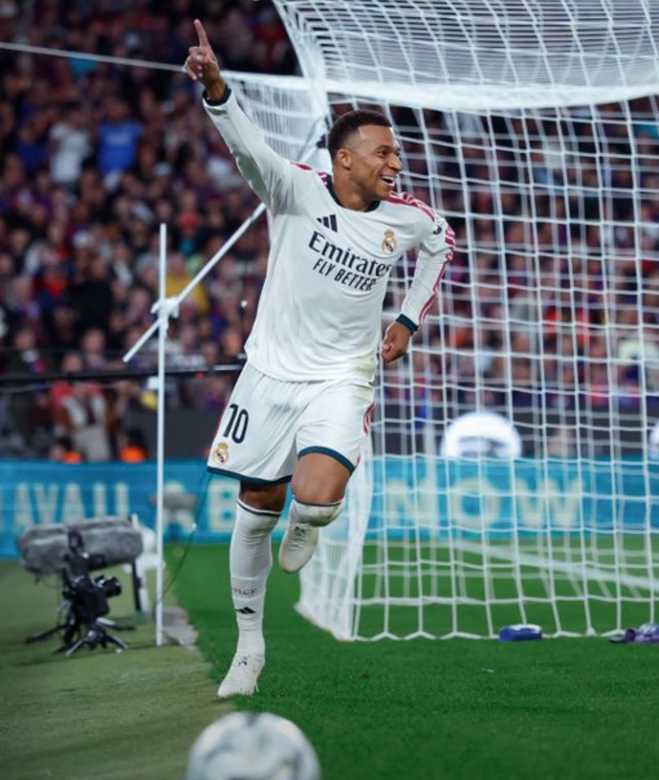 ريال مدريد يسجل الهدف الثاني في شباك برشلونة