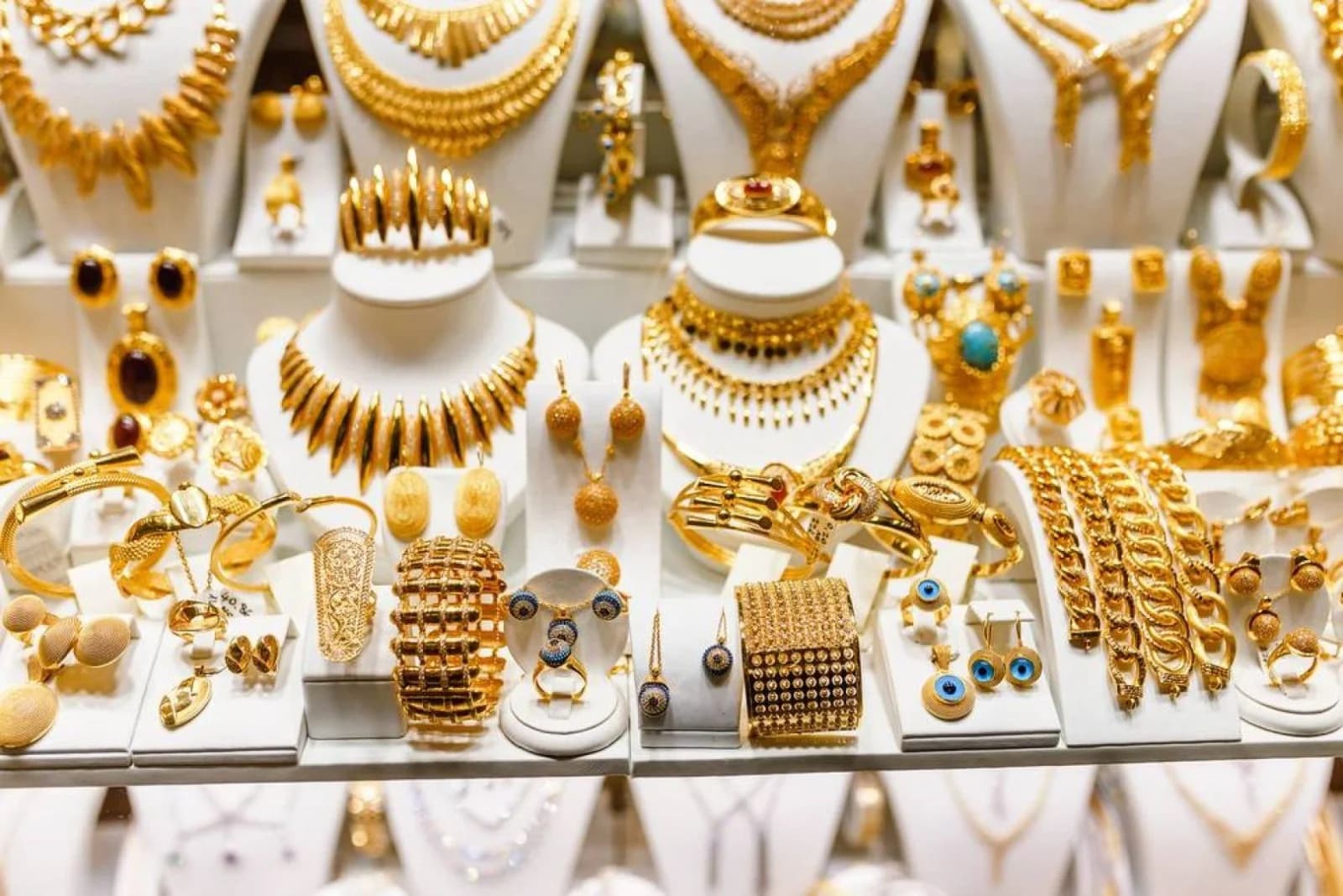 صعود الذهب في الأسواق المحلية وسط ارتفاع أسعار الصرف