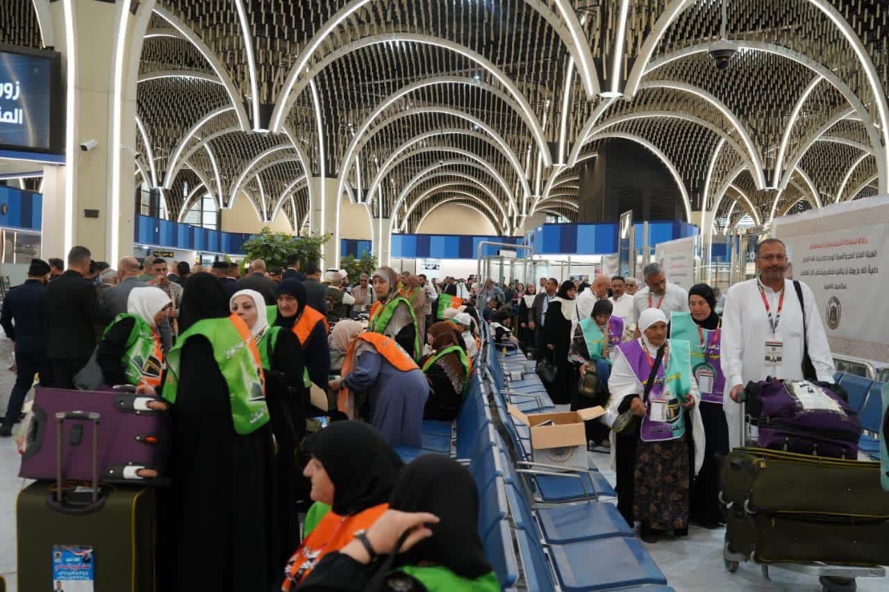 بالصور: إنطلاق أول رحلة لنقل الحجاج من مطار بغداد باتجاه المدينة المنورة