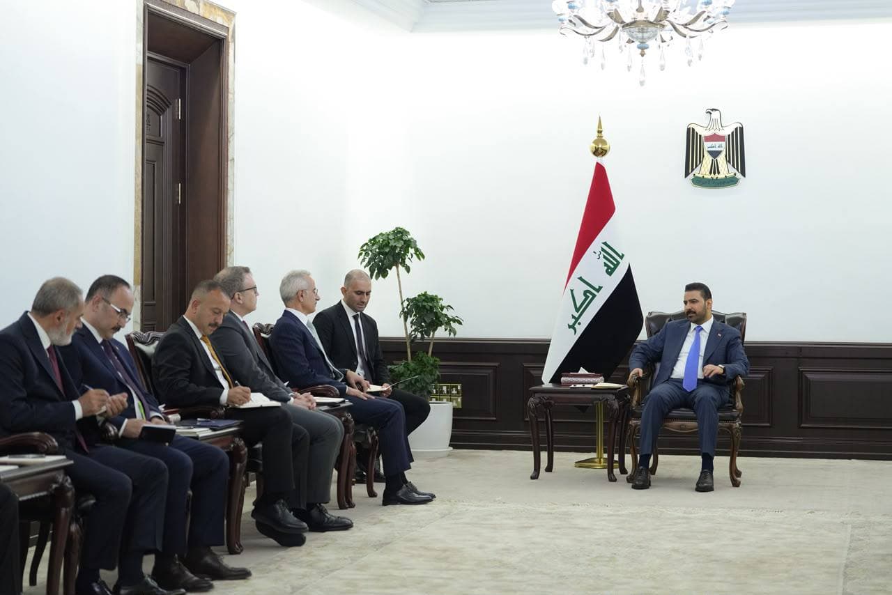 رئيس  الوزراء علي الزيدي يستقبل وزير النقل والبنية التحتية التركي عبد القادر أورال أوغلو