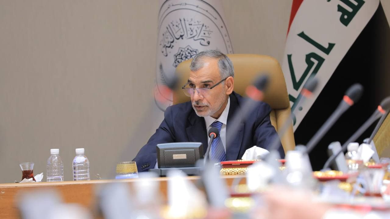 وزير المالية يوجّه بإطلاق العلاوات والترفيعات المستحقة لموظفي الدولة.