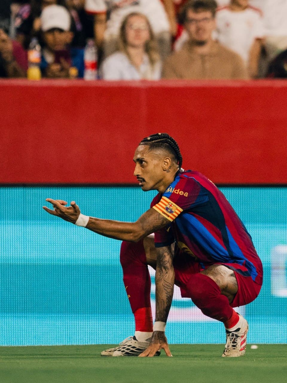 برشلونة يهزم إشبيلية بثلاثة أهداف مقابل هدف في الدوري الإسباني
