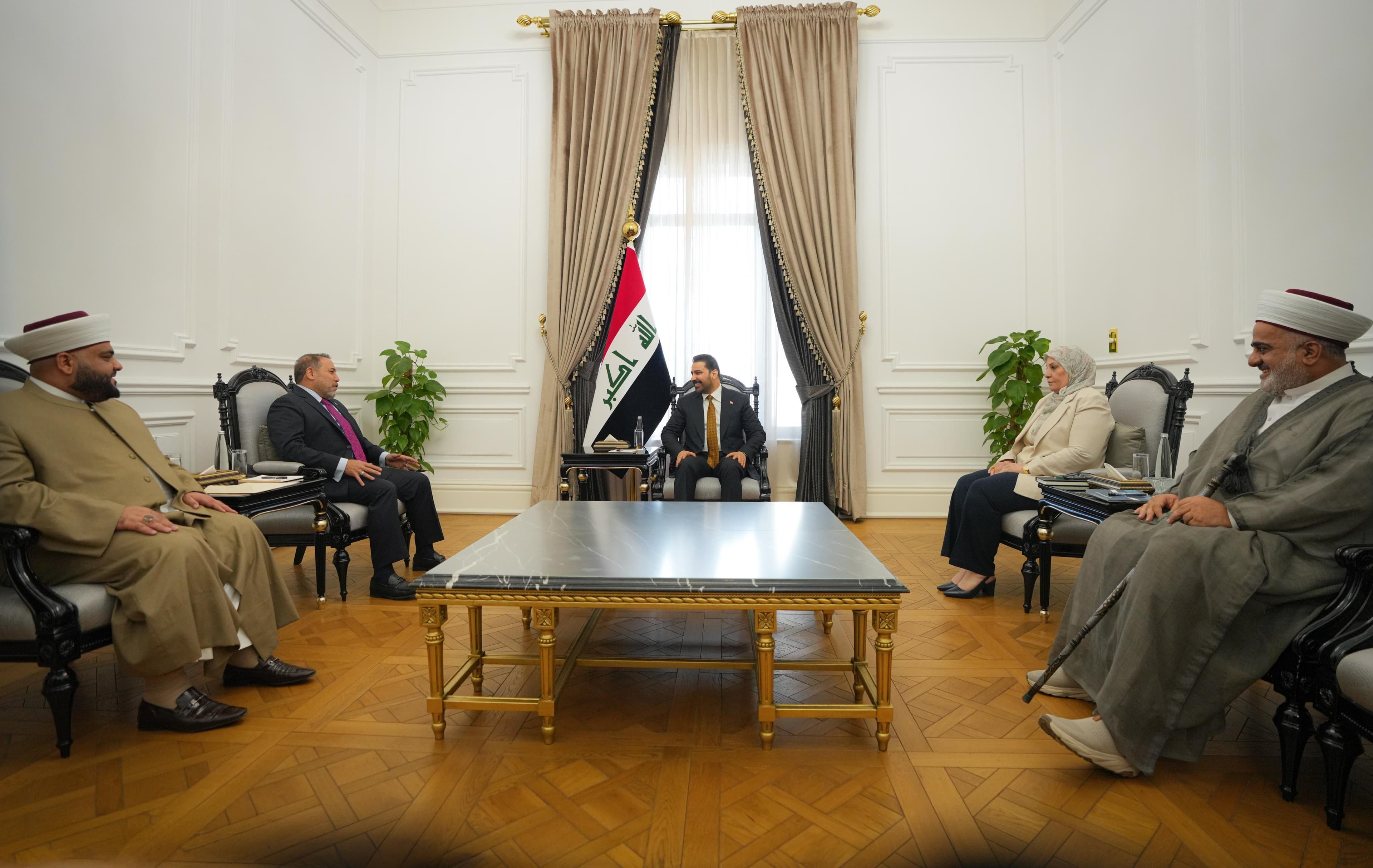 الزيدي يؤكد حرص الحكومة على الاهتمام بجميع الأماكن الدينية المقدسة