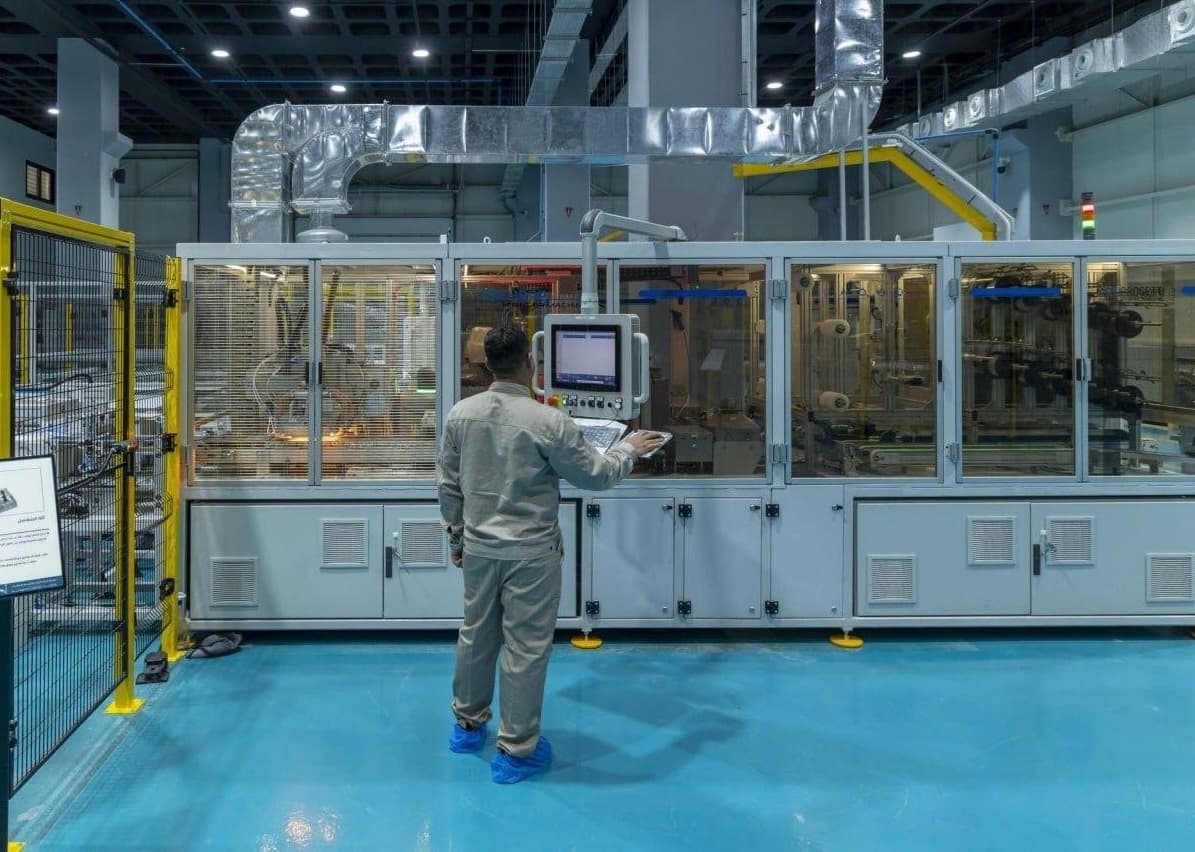 العتبة العباسية المقدسة تفتتح مصنع النور لإنتاج الألواح الشمسية