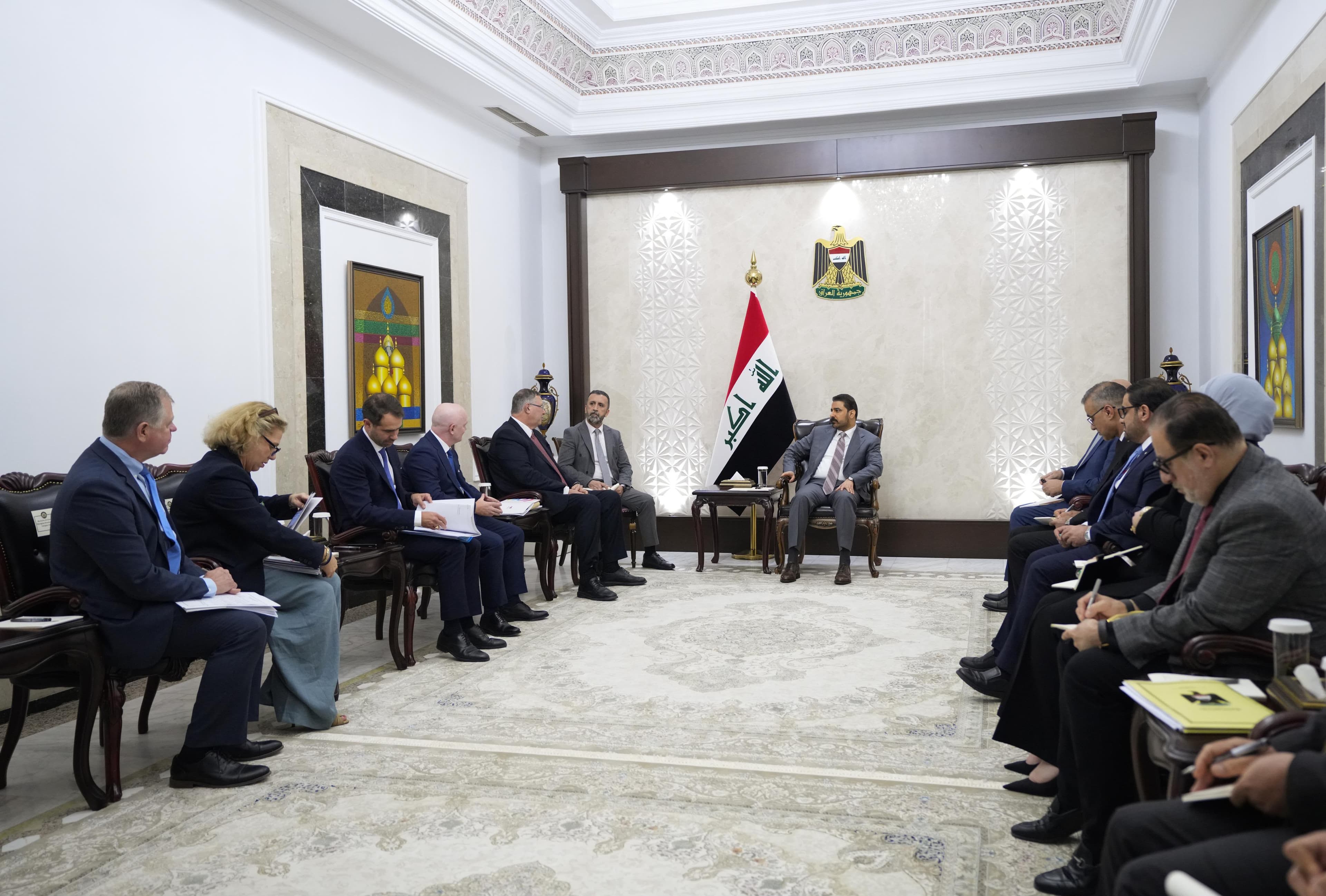 الزيدي يضع ملف الغاز على طاولة توتال وكونوكو فيليبس.. وخطة لإنهاء الاستيراد خلال سنوات قليلة