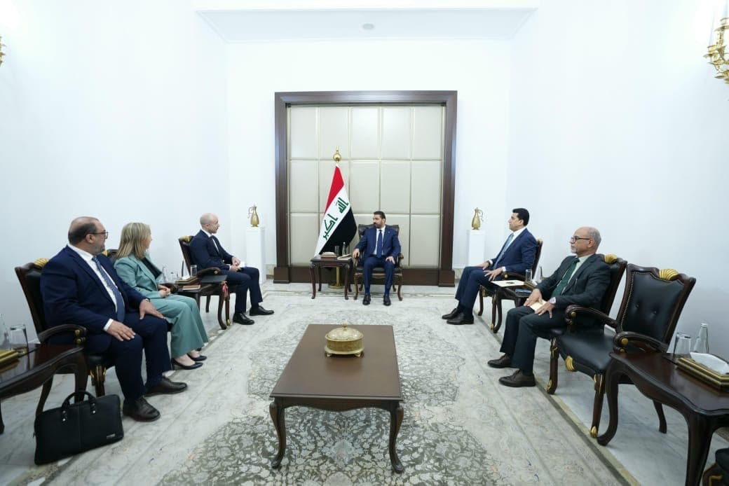 رئيس الوزراء يستقبل ممثلي الأطباء المقيمين الدوريين العاملين في مؤسسات وزارة الصحة