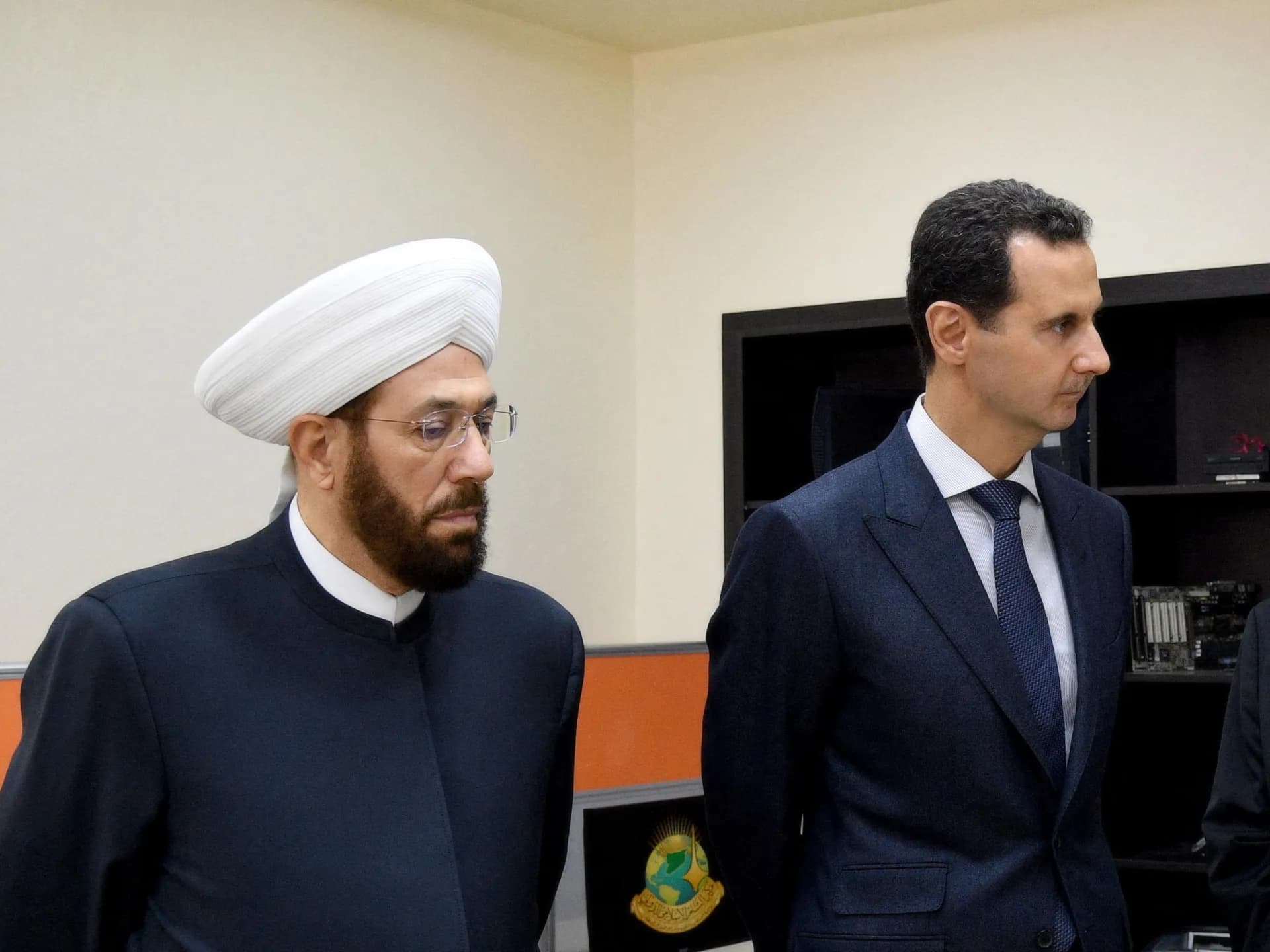 كتائب حزب الله تعلق على الحكم الصادر بحق مفتي سوريا السابق