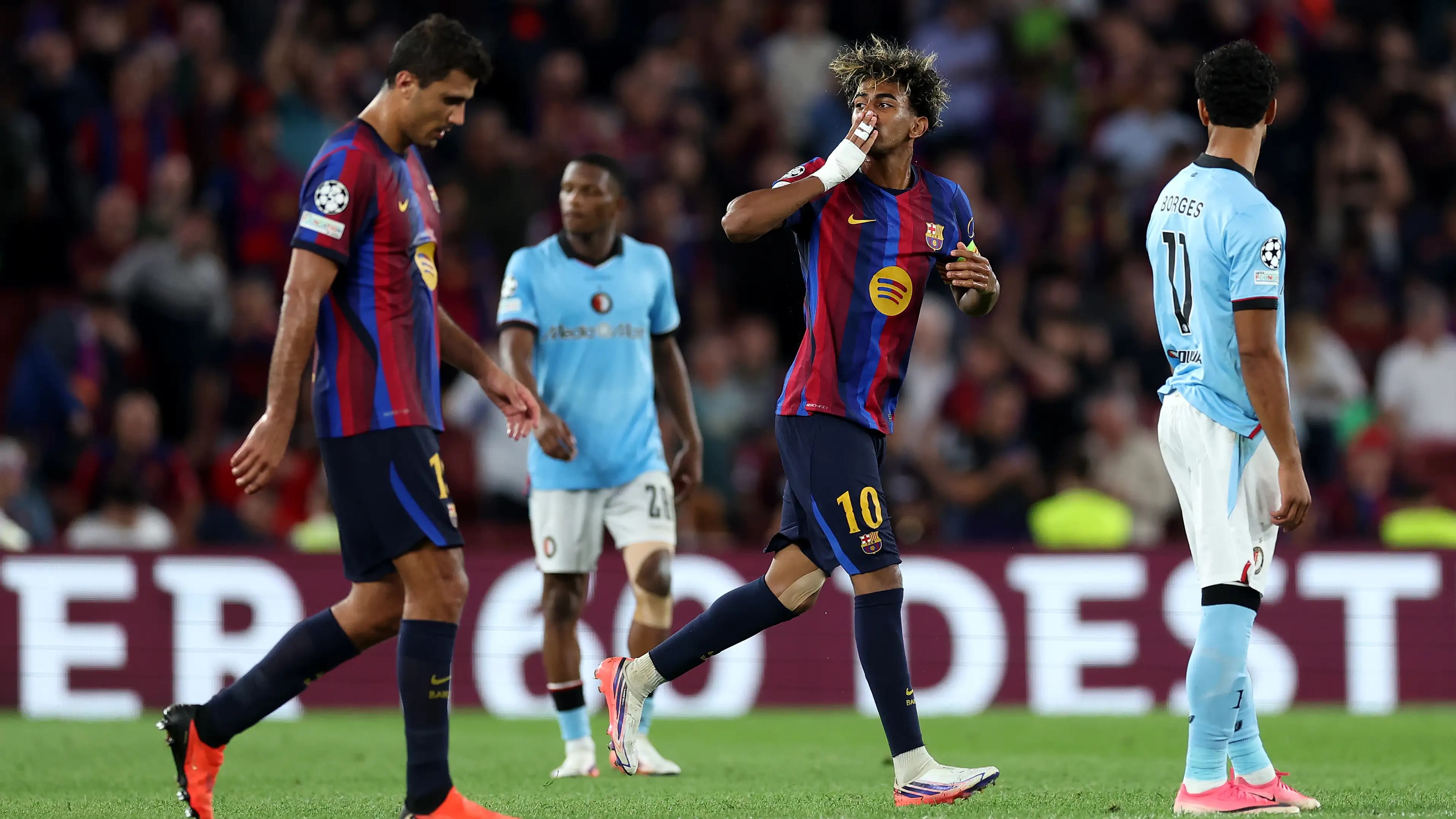 برشلونة يطارد العلامة الكاملة ومواجهة نارية تجمع ميلان وبنفيكا في الأربعاء الكروي