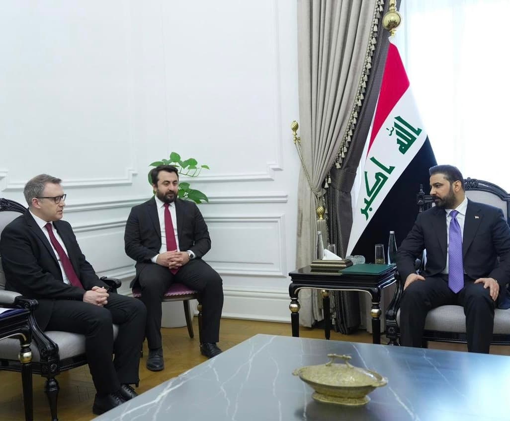 رئيس الوزراء والسفير التركي يؤكدان على التعاون المتبادل في مختلف المجالات