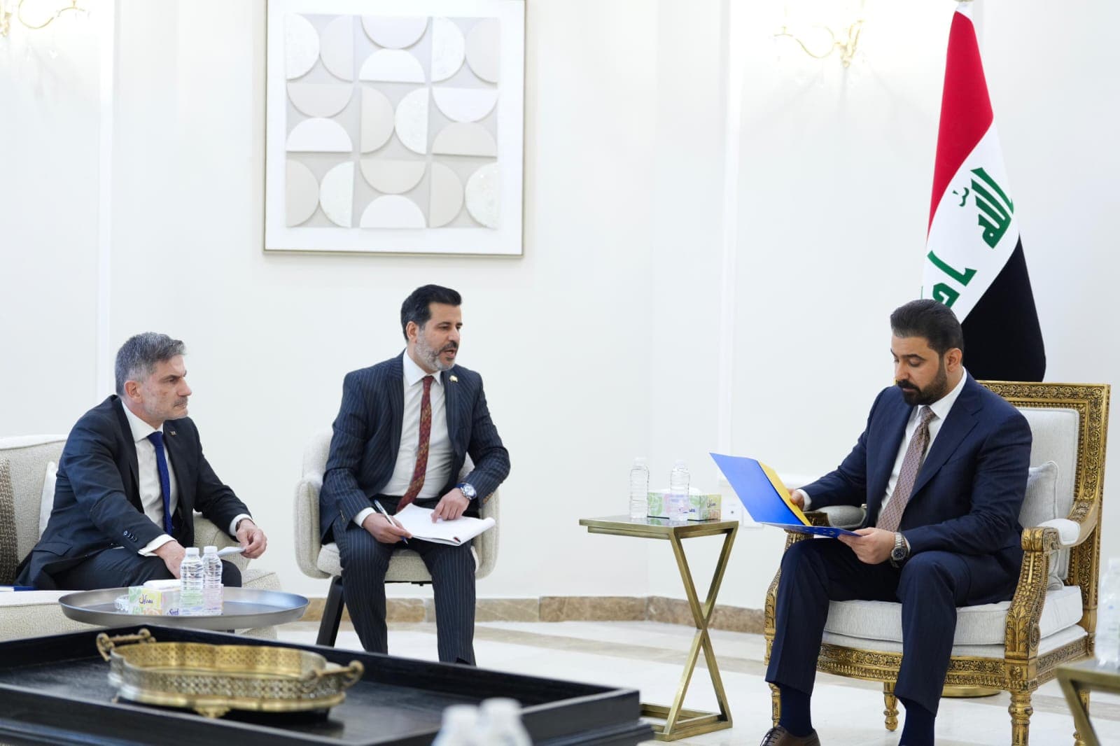 الاتحاد الأوروبي يؤكد دعمه للحكومة العراقية الجديدة ويبحث تعزيز التعاون المشترك