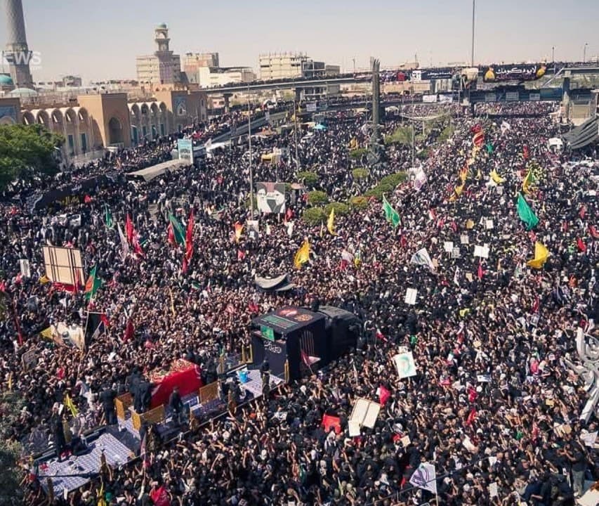التلفزيون الإيراني: الحشود تتوافد إلى مشهد للمشاركة في مراسم تشييع السيد الخامنئي