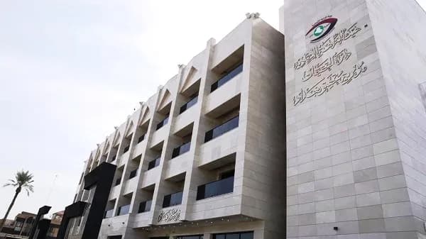 النزاهة تطيح بمتهم انتحل صفة ضابط بمكافحة الإجرام مارس عمليات الابتزاز وتسلم رشوة