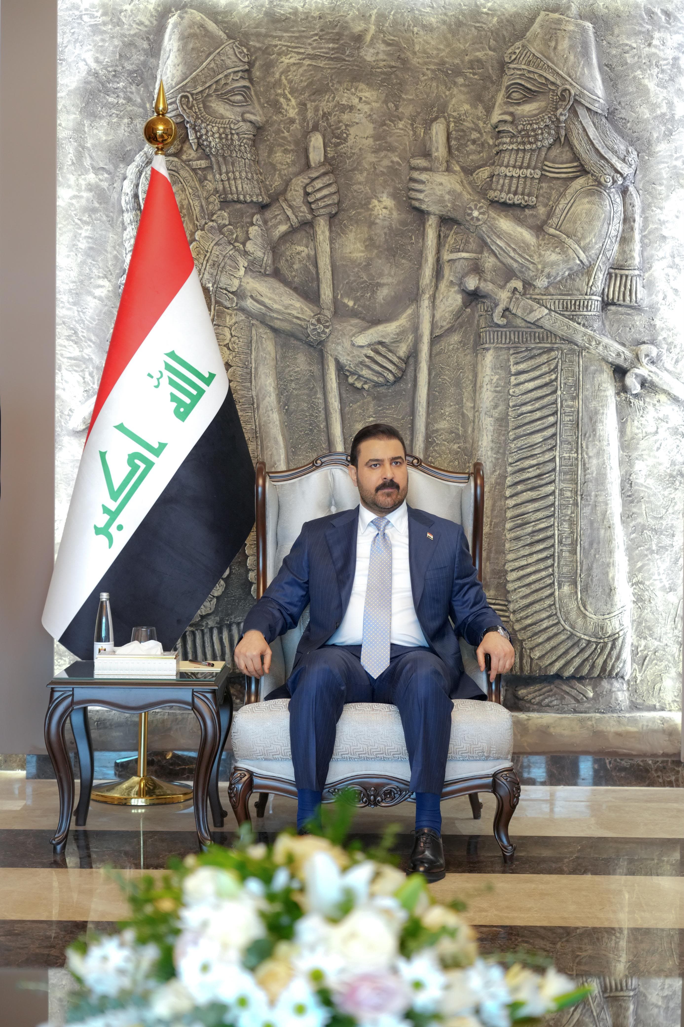 رئيس الوزراء يوجه دعوة الى الشركات العالمية للاستثمار في مطار الموصل الدولي