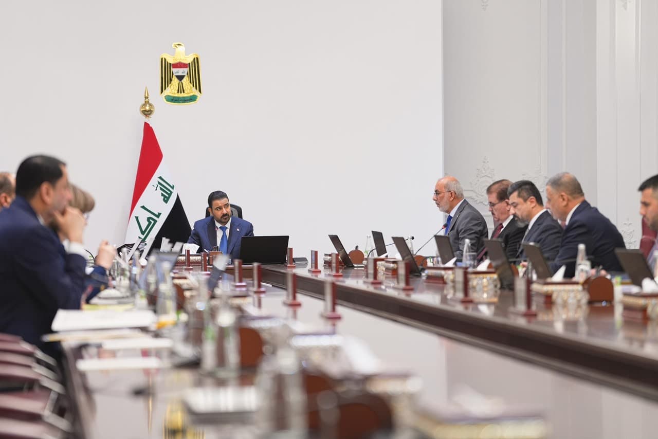 الزيدي يوجه بمنح نسبة مالية مجزية للمخبرين تثميناً لدورهم الوطني ودعماً لجهود مكافحة الفساد