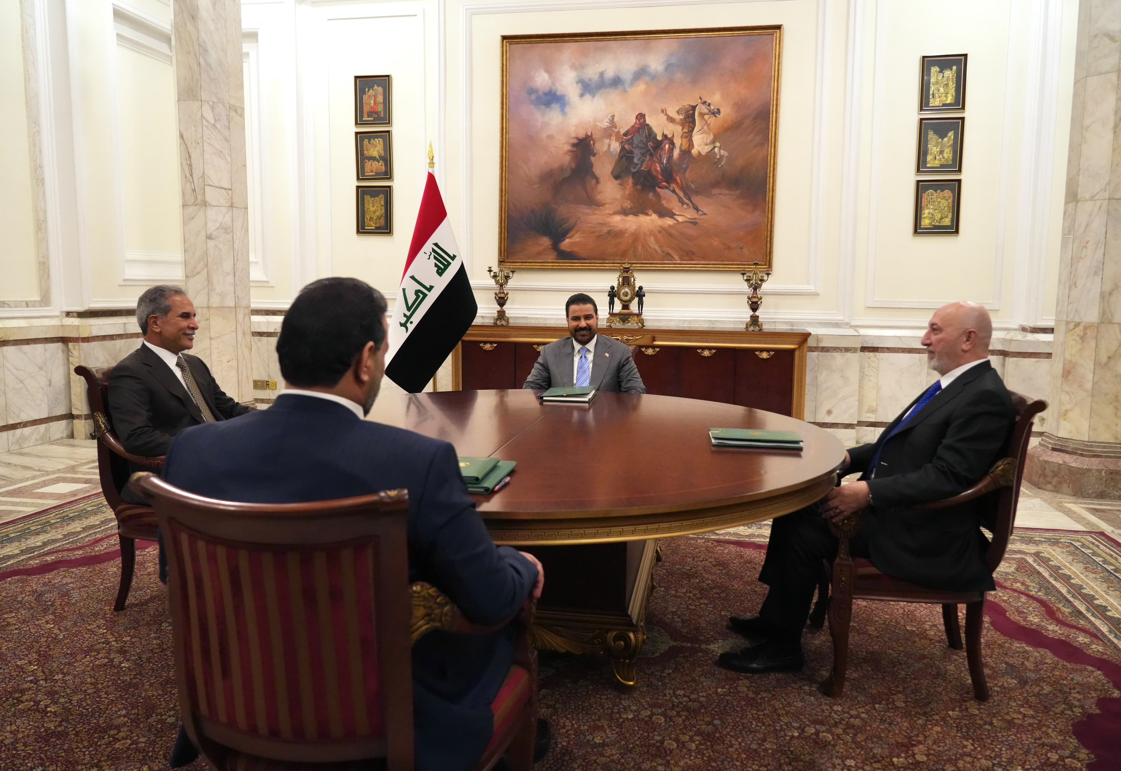 اجتماع الرئاسات يحسم ملفات السيادة والسلاح والكابينة الوزارية ويؤكد: القرار الوطني بيد الدولة