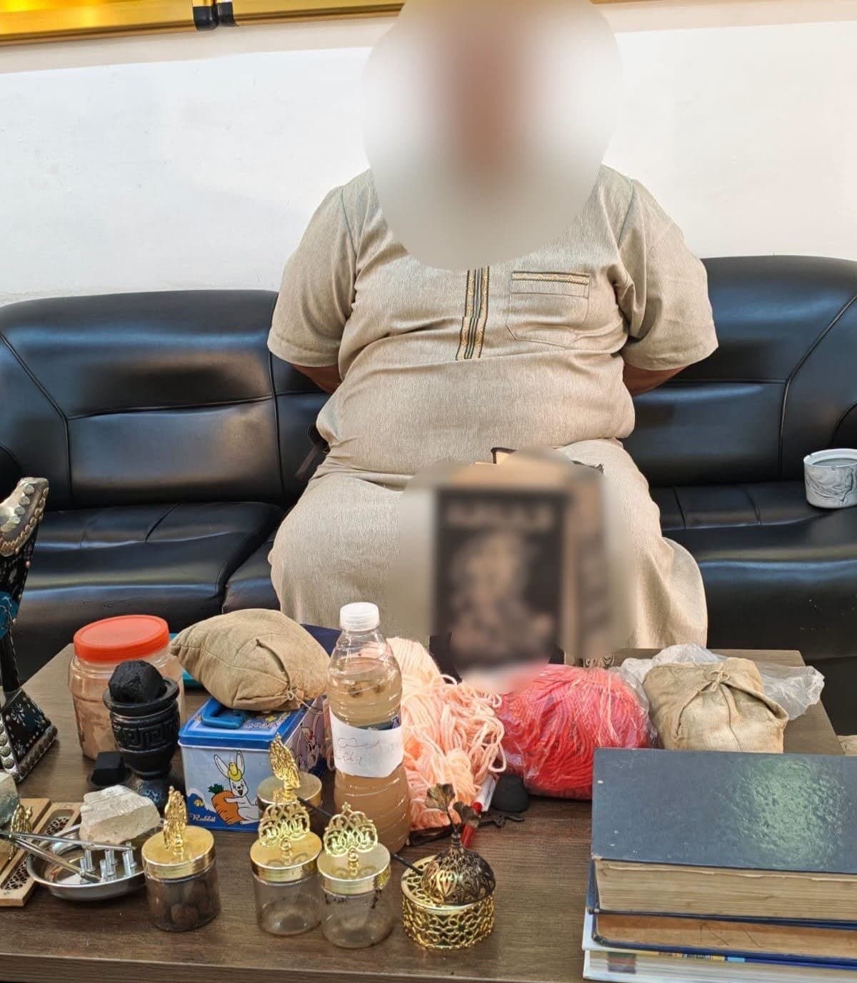 القبض على متهم يمارس أعمال السحر والشعوذة بجانب الرصافة في بغداد