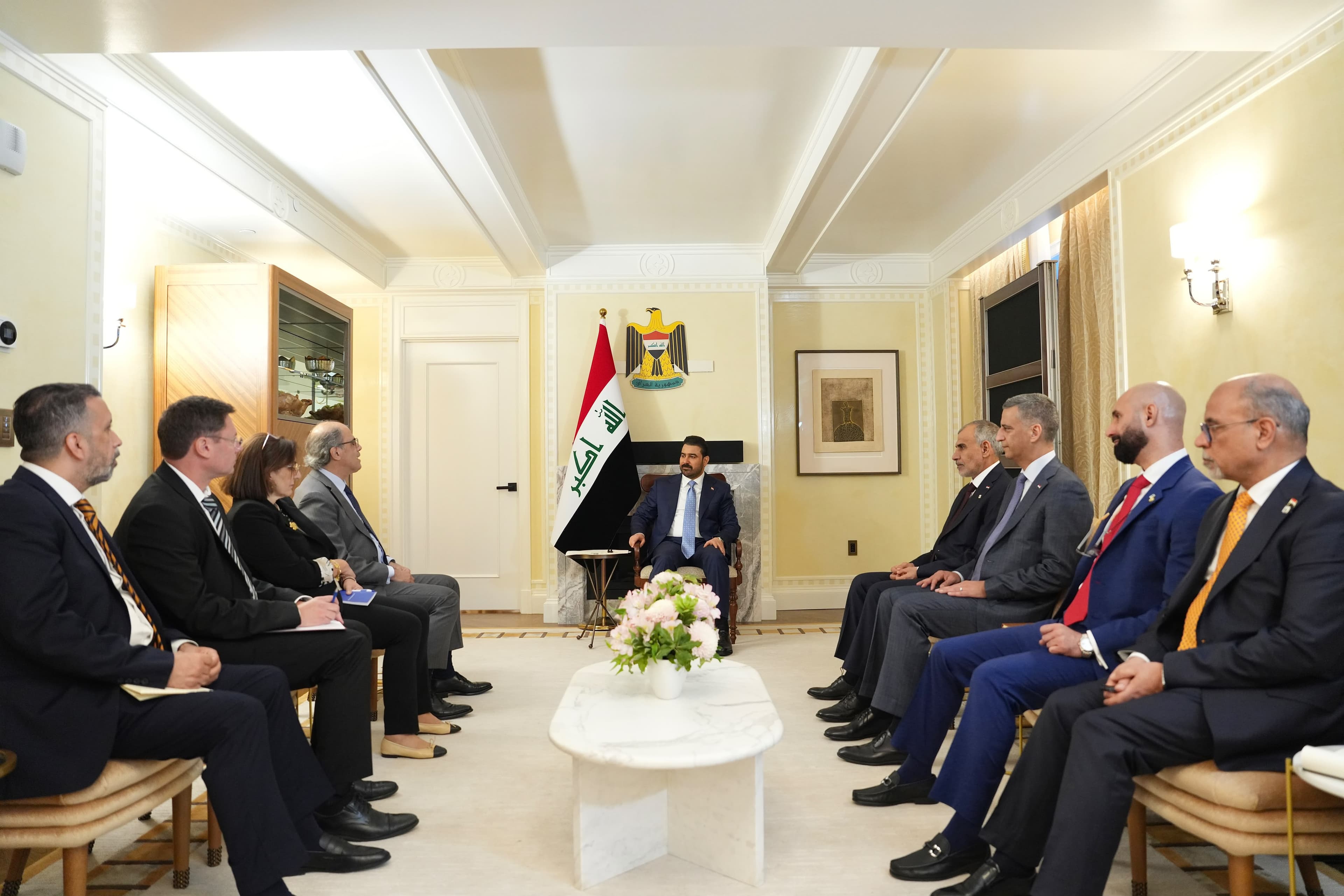 رئيس الوزراء يلتقي مدير إدارة الشرق الأوسط وآسيا الوسطى في صندوق النقد الدولي بنيويورك