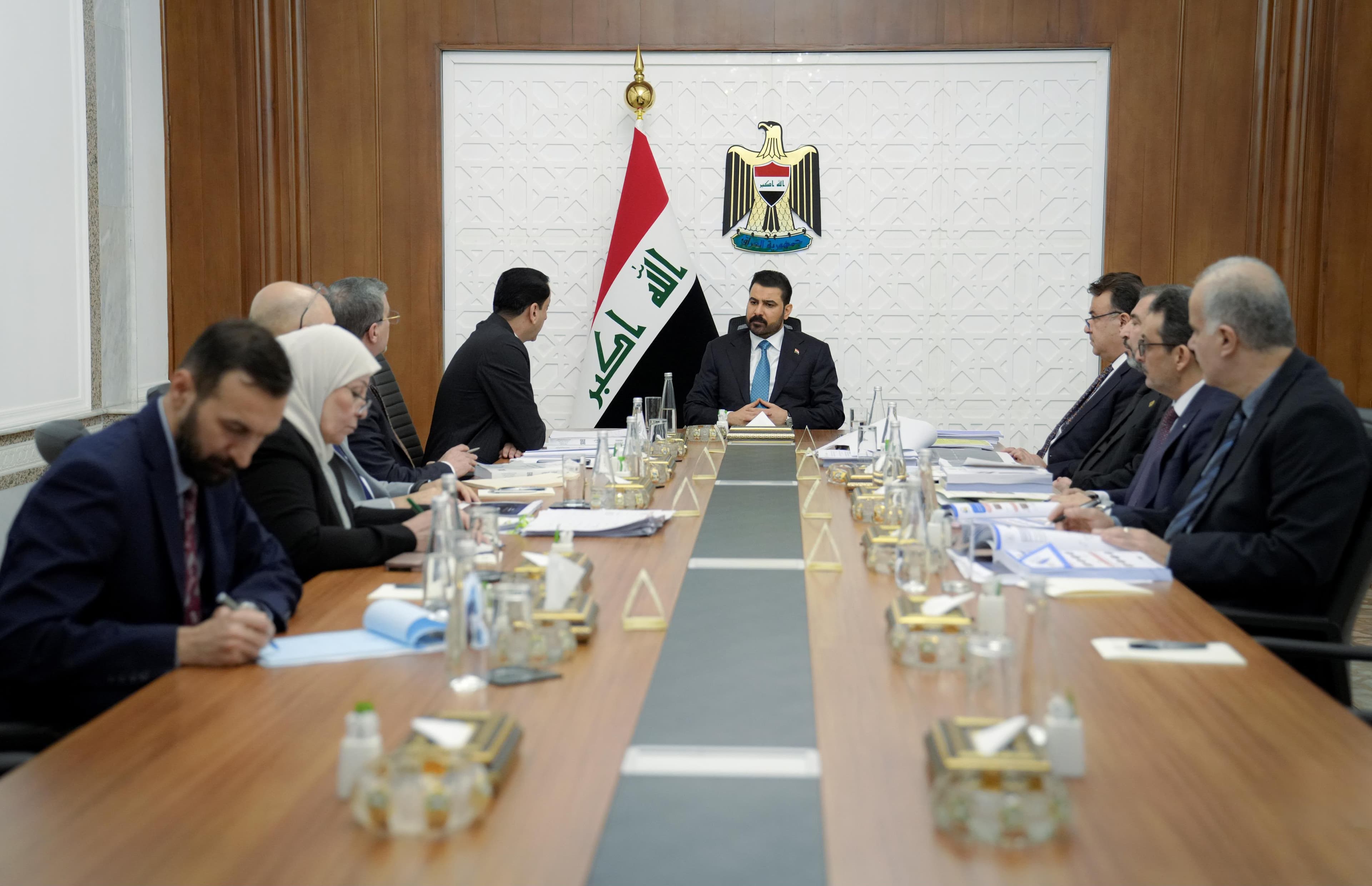 رئيس الوزراء علي الزيدي يترأس اجتماعاً طارئاً وتوجيهات حازمة لحماية السيادة ومنع تهديد دول الجوار