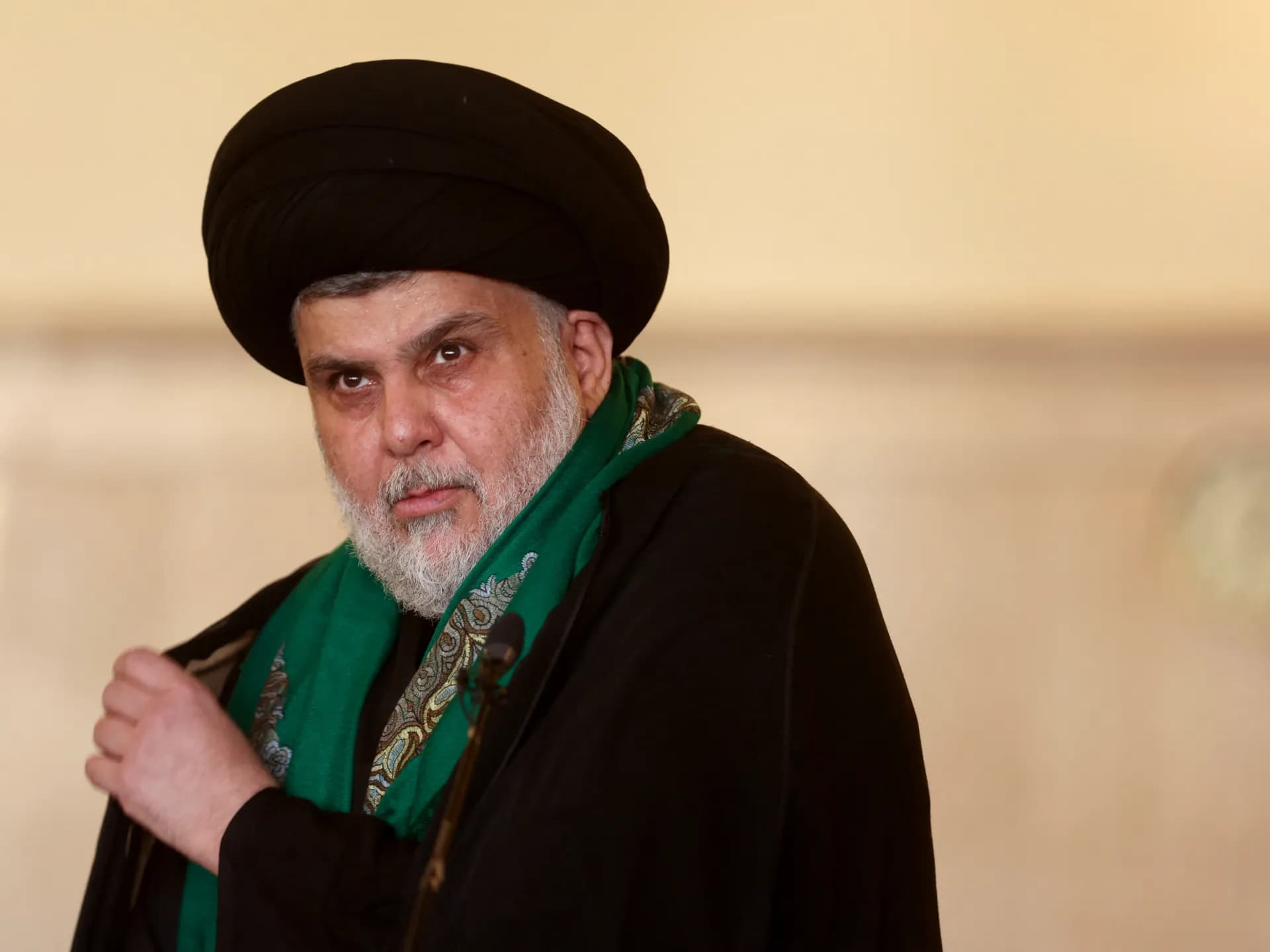 السيد مقتدى الصدر يدعو لحضور المحفل المركزي لإحياء المولد النبوي في مسجد الكوفة ويشدد على غياب السياسيين