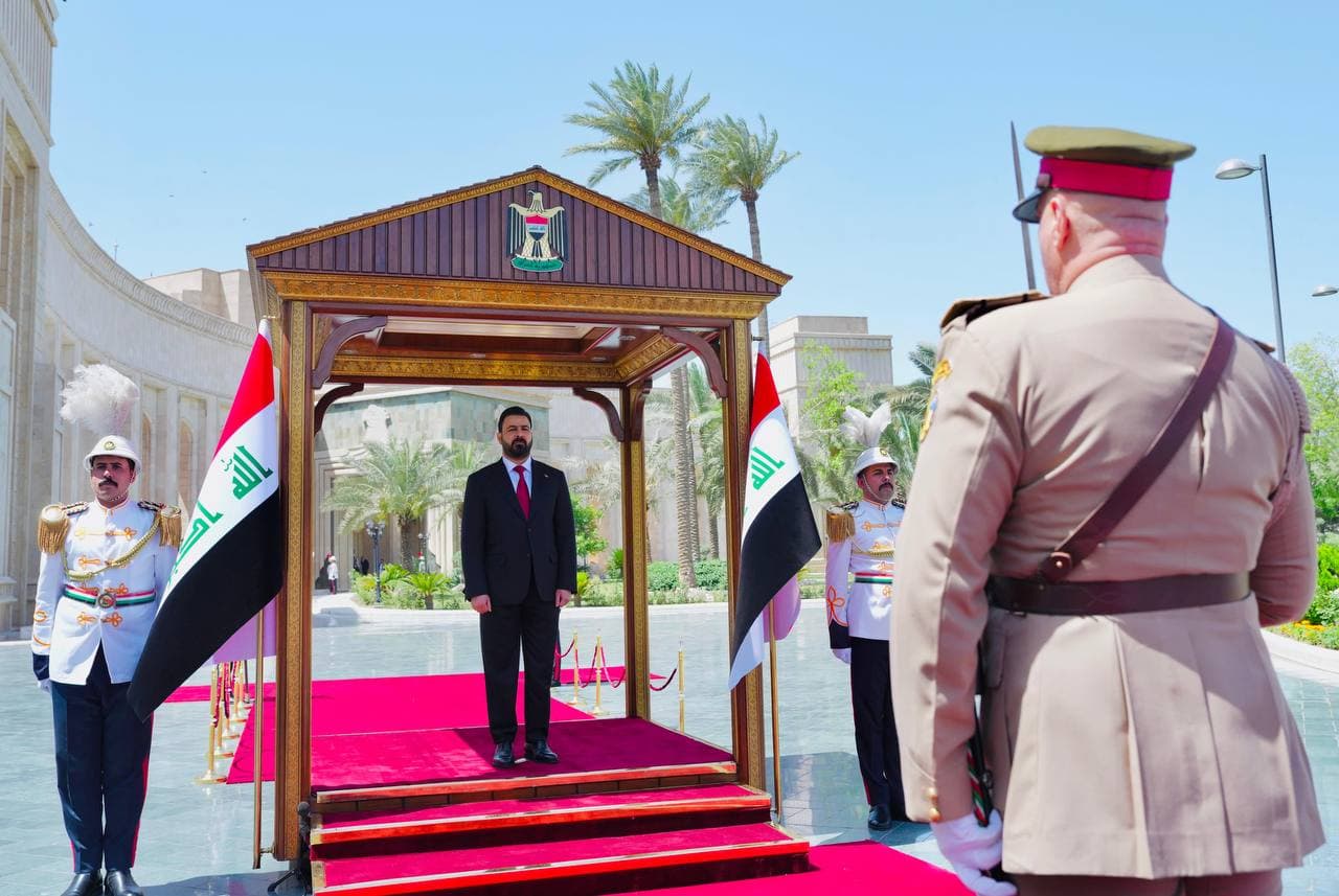 بدء مراسم تسلم رئيس الوزراء علي الزيدي مهامه رئيساً للحكومة وقائداً عاماً للقوات المسلحة