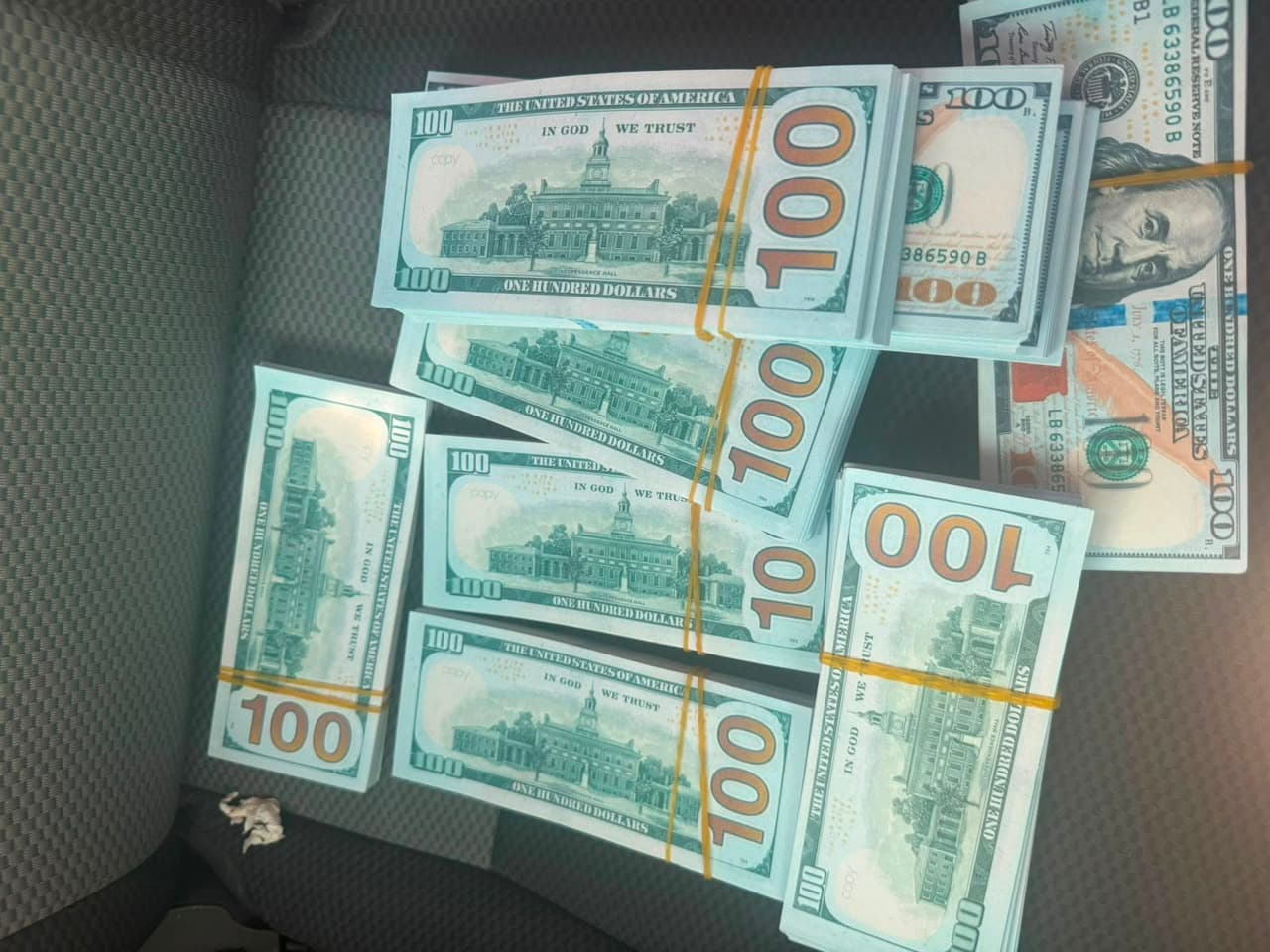 ضبط 600 ألف دولار مزوّرة والقاء القبض على متهم في الكرادة