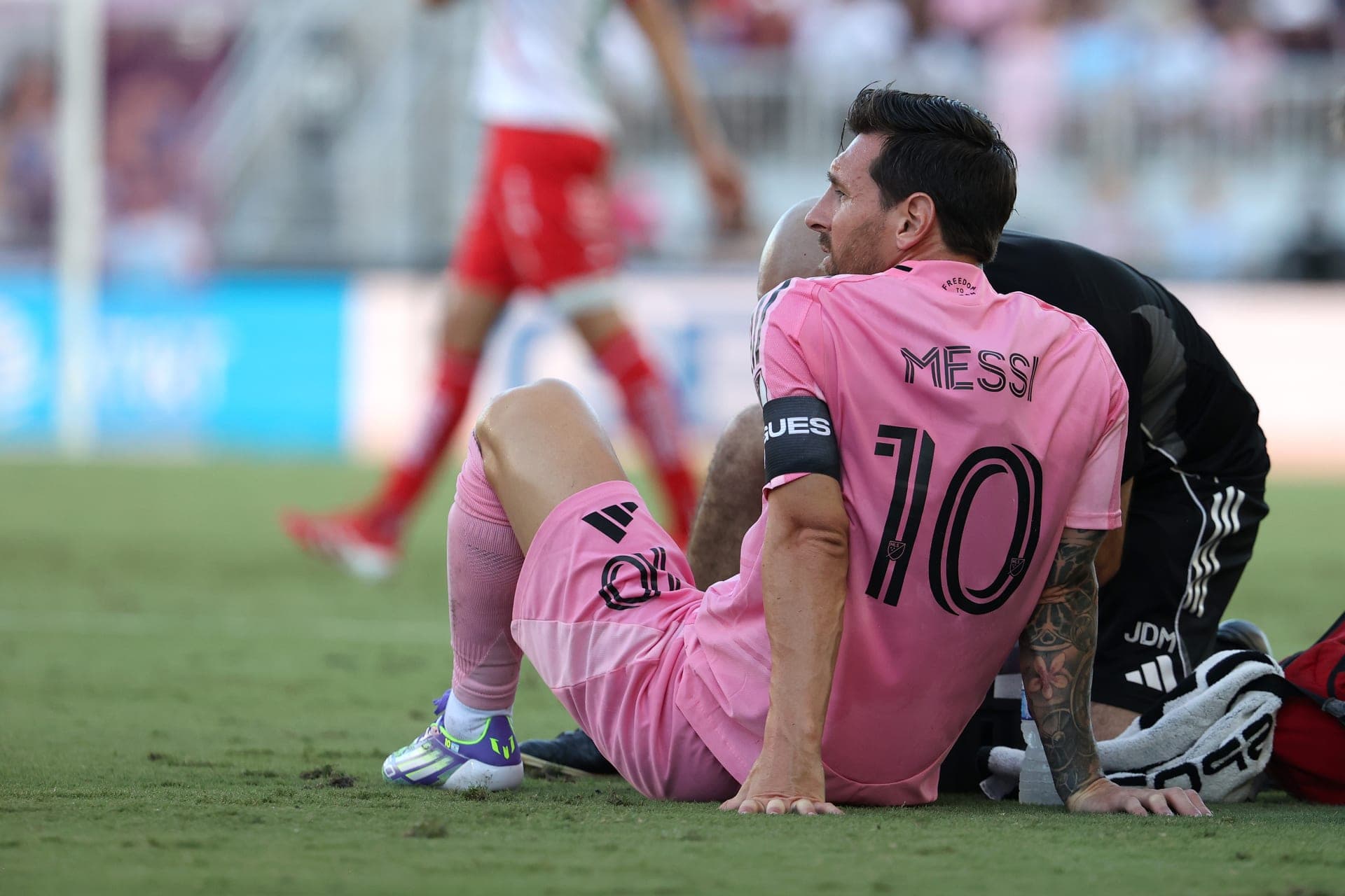 إصابة ميسي تثير قلق الأرجنتين قبل انطلاق كأس العالم