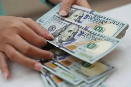 مع انطلاق التداولات.. الدولار يرتفع إلى 153,500 دينار عراقي