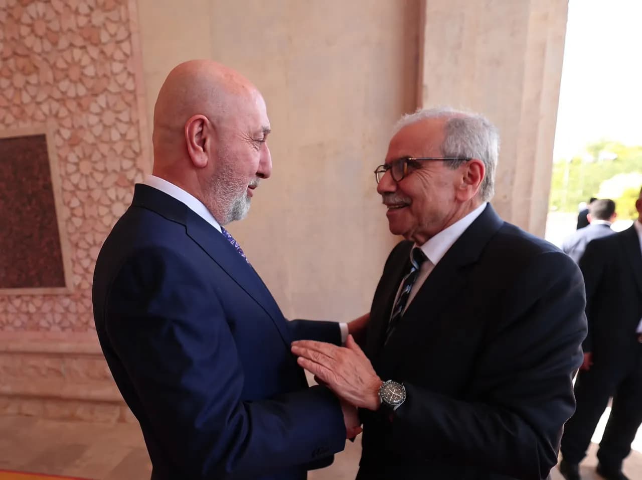 رئيس الجمهورية يؤكد موقف العراق الداعم لأمن لبنان واستقراره السياسي والاقتصادي