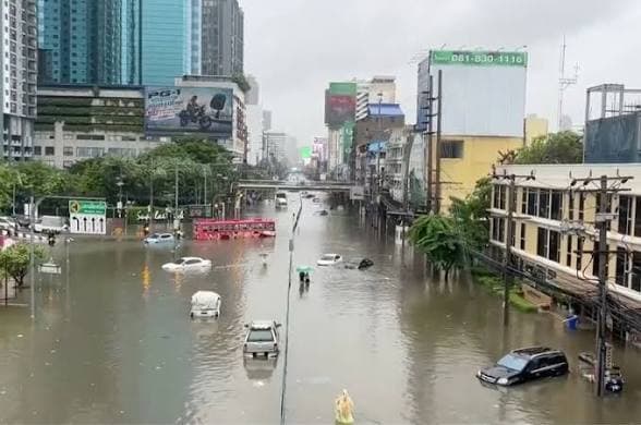 بانكوك تعلن جميع مناطقها منطقة كوارث بسبب الفيضانات