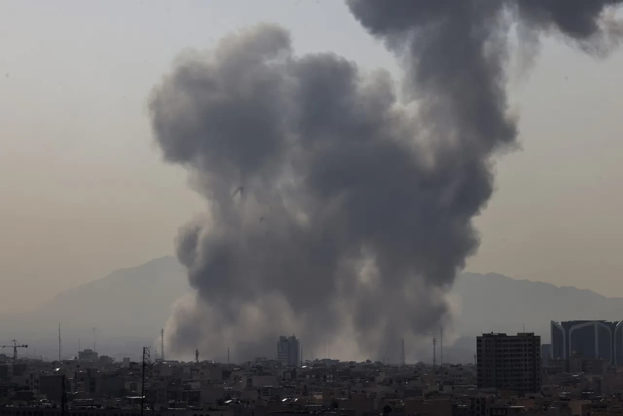 إيران.. سماع دوي انفجارات في مدينتي باكداشت وقيام دشت شرقي طهران