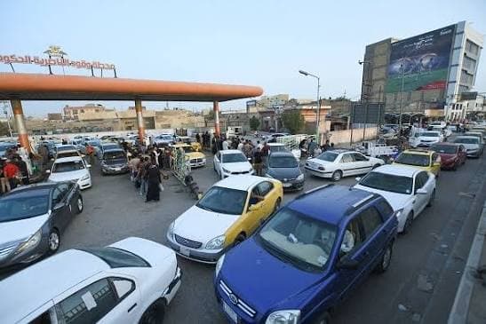 النفط تنفي وجود أزمة بنزين وتؤكد: الإرباك نتج عن تأخر رسو سفينة محملة بالوقود المستورد