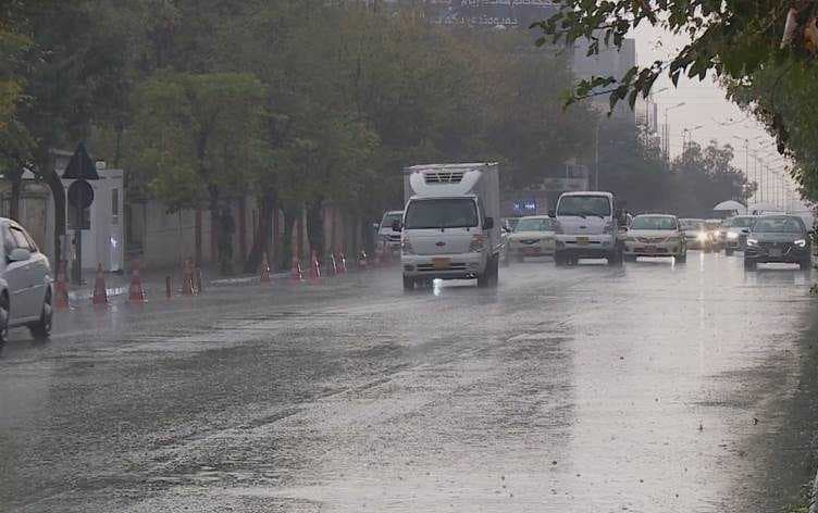 أمطار شديدة تضرب 10 محافظات وسيول في ثلاث منها