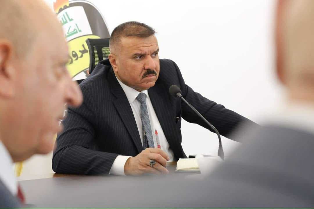 الشمري يناقش تطوير العمل في مواقع تسجيل المركبات