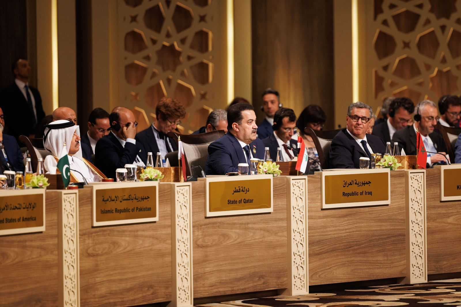 السوداني يعود إلى بغداد بعد مشاركته بمؤتمر الاستجابة الإنسانية الطارئة في غزّة