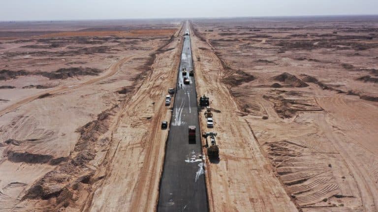 الطرق والجسور بالنجف الاشرف تحدد موعد انجاز طريق الحج البري
