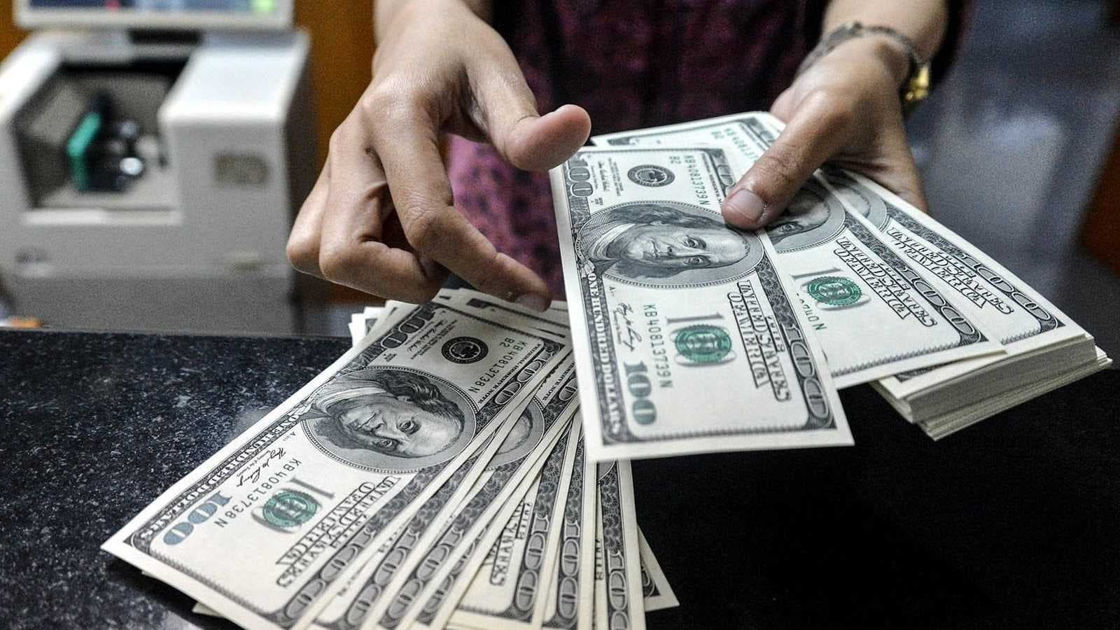قائمة مسائية بأسعار صرف الدولار في العراق