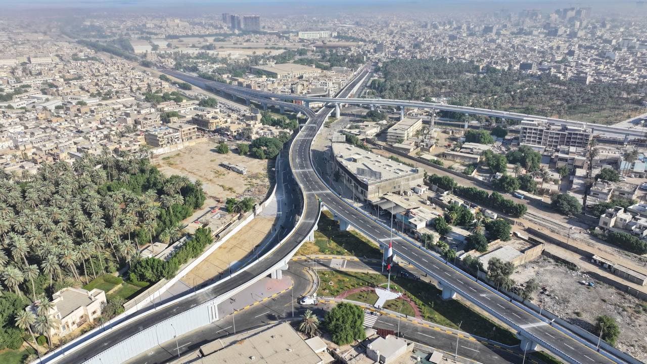 بالصور.. مجسرات ساحتي عدن وصنعاء بعد الانجاز الكامل