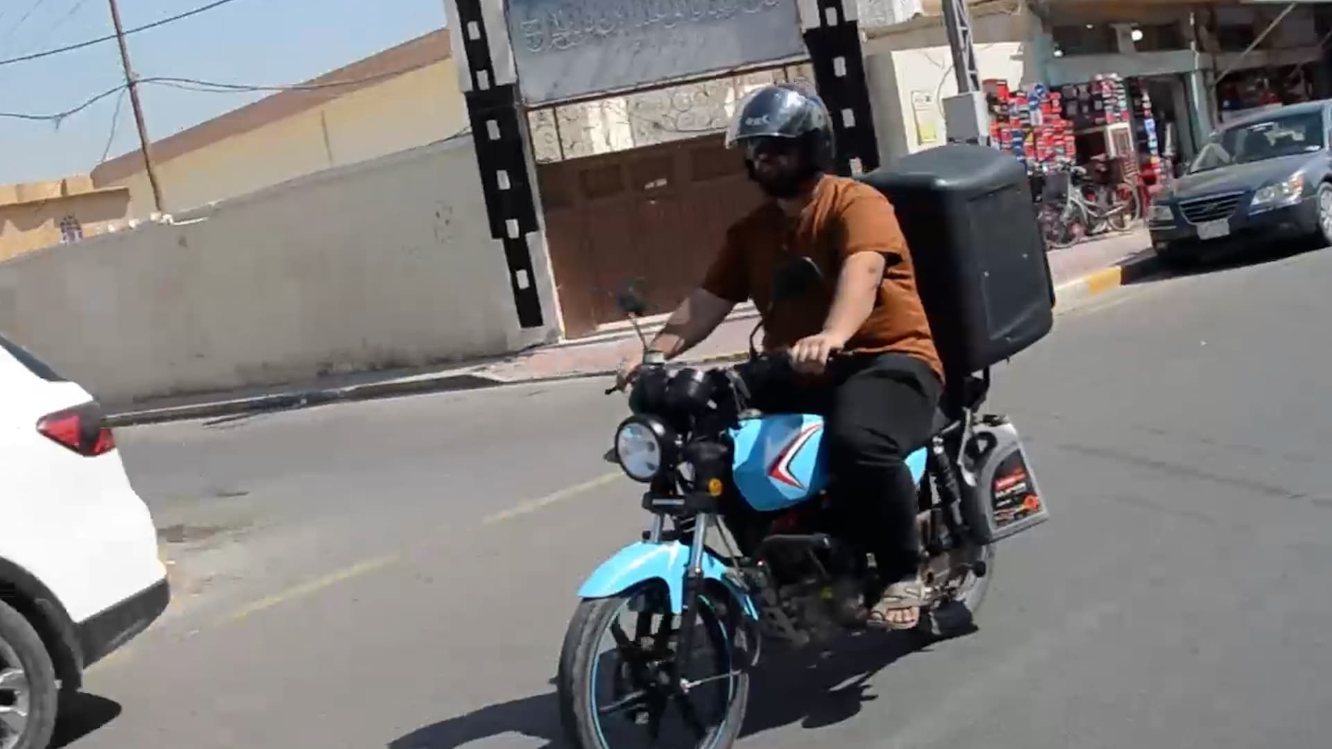 المرور تحذر سائقي الدراجات النارية من ثلاث مخالفات