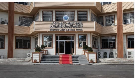 العمل: تحويل أكثر من 32 ألف مشمول بالحماية إلى وزارة الداخلية