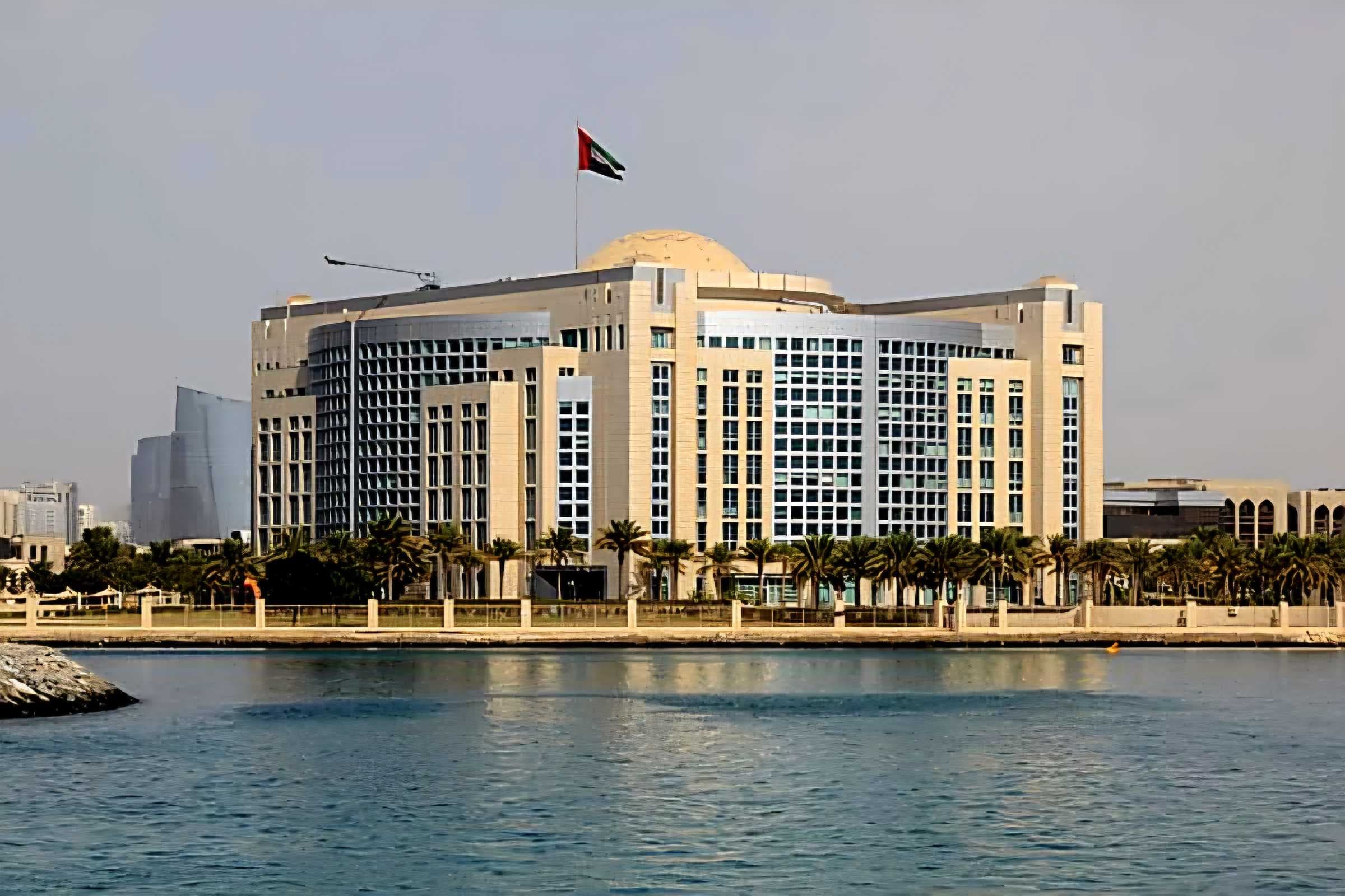 الإمارات تؤكد عدم سماحها باستخدام أجوائها في أي أعمال ضد إيران